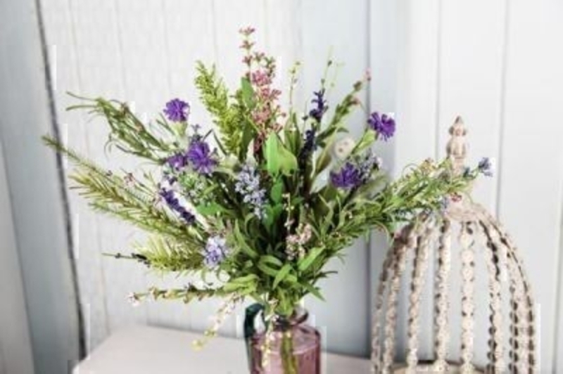 Artificial Thistle and Heathers - Small - by Bloomsberry. *Vase not included* These stunning silk flowers look as though they have been picked from the moors especially for you. For realistic fake and silk flowers Bloomsberry is second to none.